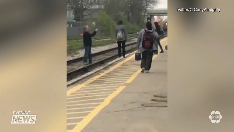 Videos rise of selfie takers on Go Train tracks