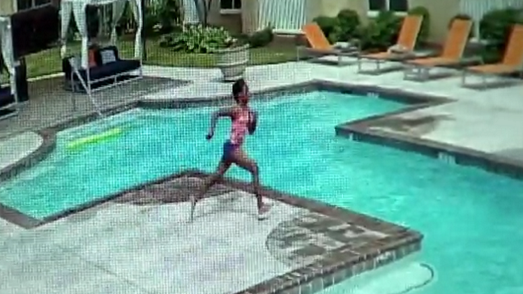 Georgia girl saves sister from drowning in pool