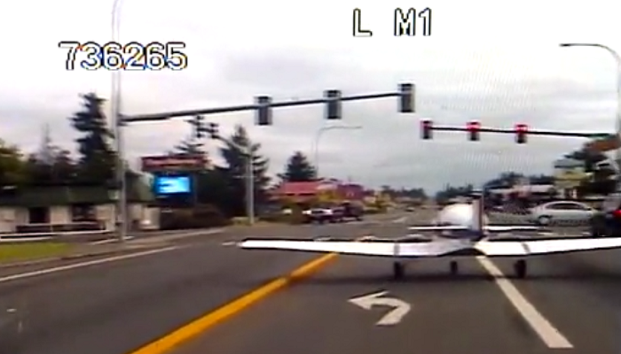 Video shows plane landing on Washington highway