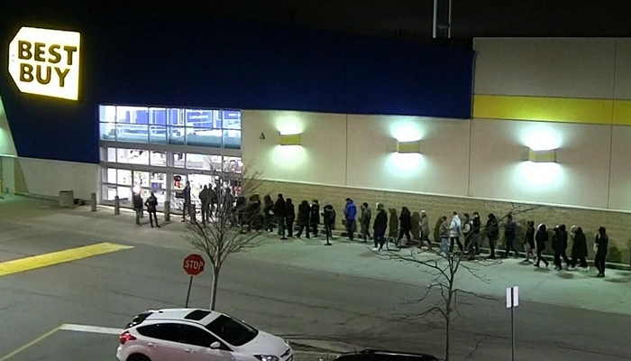 Early morning Black Friday shoppers