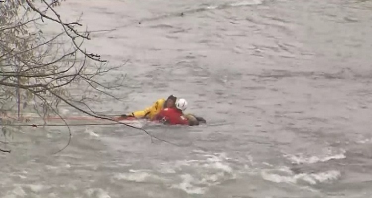 Video shows man being rescued from rushing waters in Niagara Falls