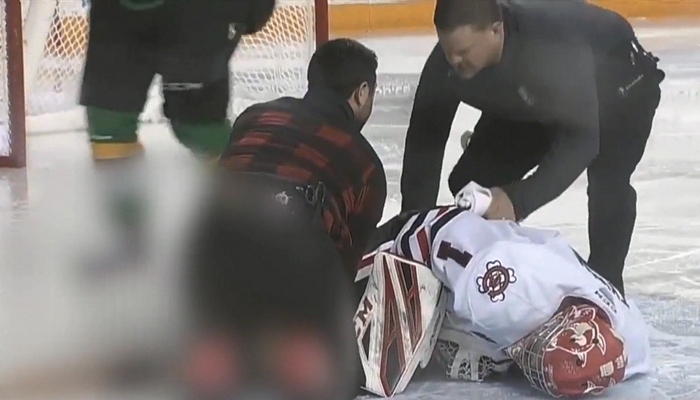 Life-saving effort at last night’s Niagara IceDogs game, when the goalie Tucker Tynan suffered a severe cut to his leg