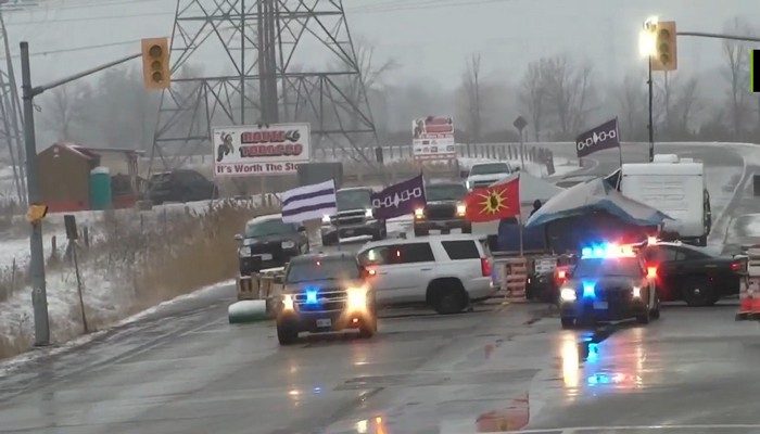 Haudenosaunee protesters continue to block highway 6 in Caledonia