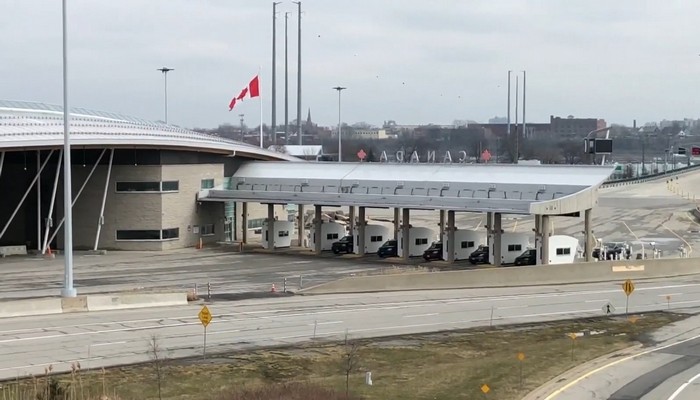 Canada-U.S. land border closure extended another 30 days