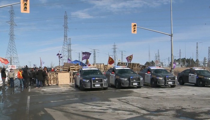 Rolling blockade on Highway 6