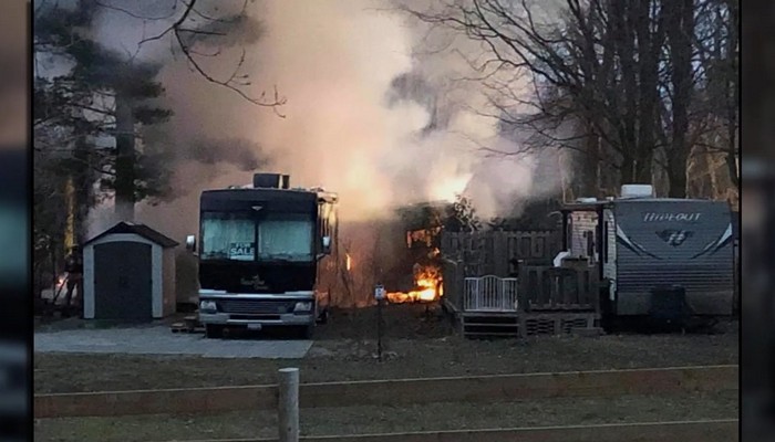 Gulliver’s Lake fire destroys 2 trailers and a motor home