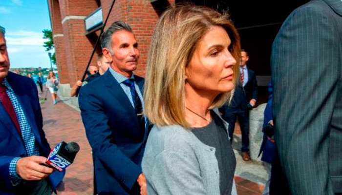 Lori Loughlin and husband agree to plead guilty in college admissions scam