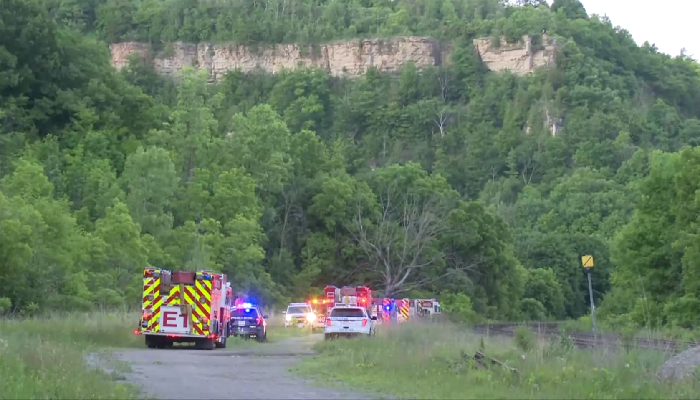 Cyclist rescued after falling off Dundas Peak