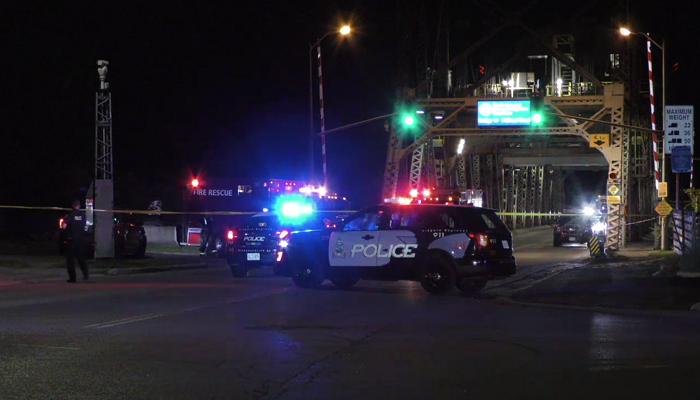 One person dead after car drives into Welland Canal