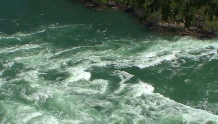 Search continues for a missing teen in the Niagara River