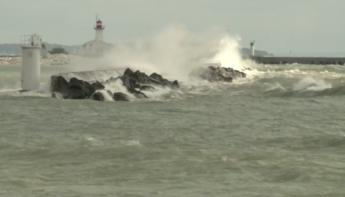 Wind warning prompts flood watch for Lake Erie shoreline