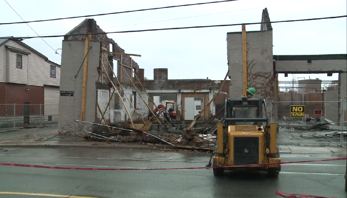 Clean up continues after wall of building collapses on Dundurn St.