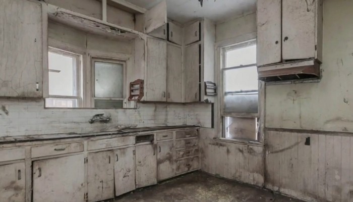 Abandoned home in Hamilton expected to sell for more than a half million dollars