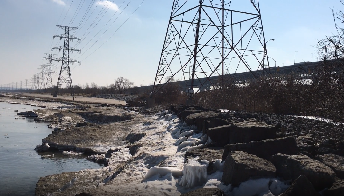 Hamilton police warning people to stay away from ice shelves