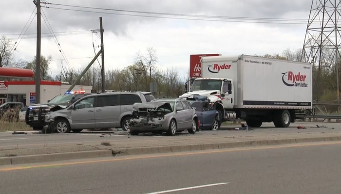 Police investigating deadly crash on Highway 6 at Carlisle Rd.