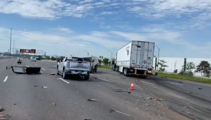 7 vehicle crash leaves one dead on Highway 400