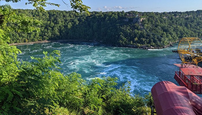 Woman dies, man still missing after attempting to swim in Niagara River