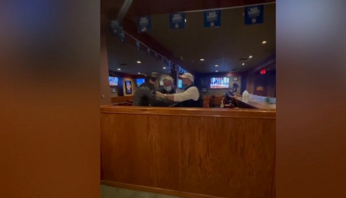 Viral video shows Kitchener restaurant staff assaulting a customer, saying he can’t bring his service dog inside