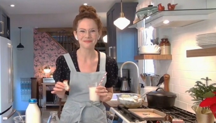 Celebrity chef Mary Berg bakes holiday cookies to support SickKids