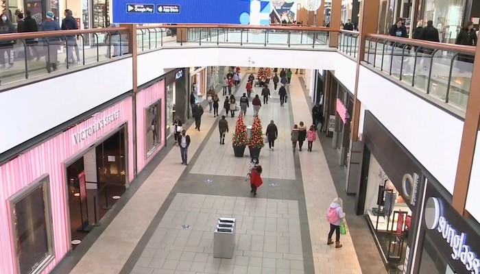 Shoppers flock to the malls for last minute Christmas gifts