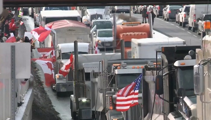 Large crowds gather in Hamilton, Niagara to support trucker convoy