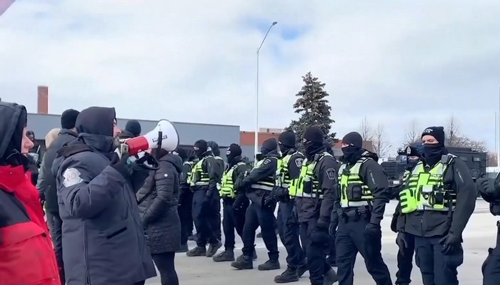 Police attempt to clear out ‘Freedom Convoy’ in Windsor