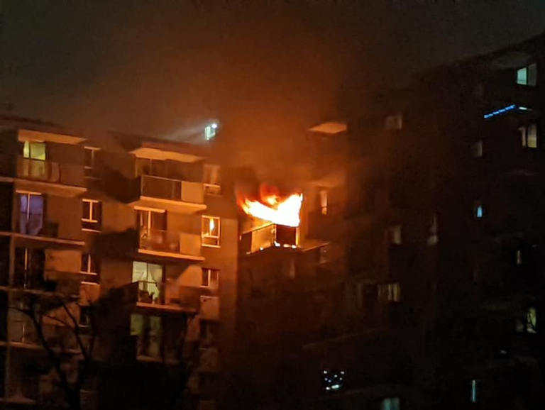 One person in hospital after apartment fire on Hamilton Mountain