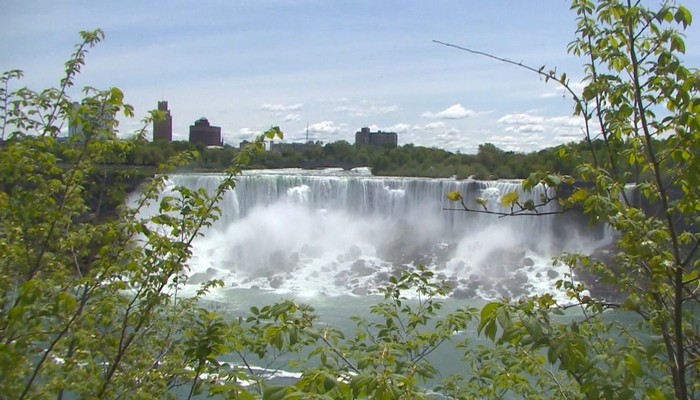 Niagara Falls bustling with visitors over Victoria Day long weekend