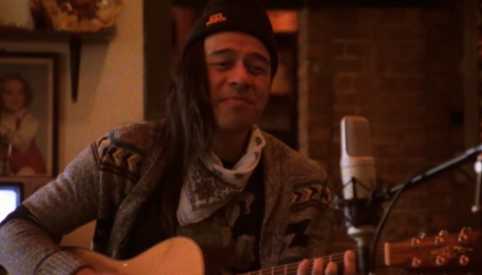 Indie folk artist Tennyson King performs ‘This Life’