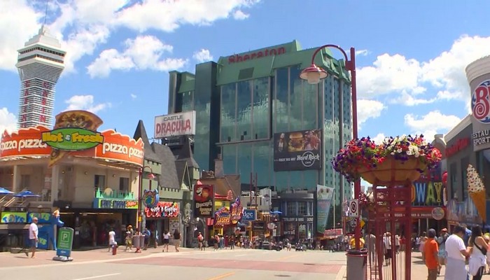 Tourists flock to Niagara attractions from all over Canada