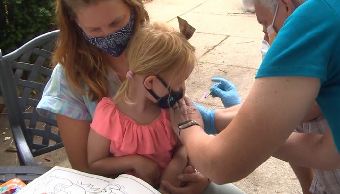 Hamilton doctors running outdoor vaccine clinics for children