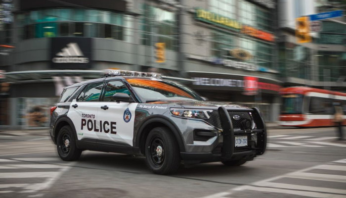 2 Toronto constables charged with assault after shooting at men in car