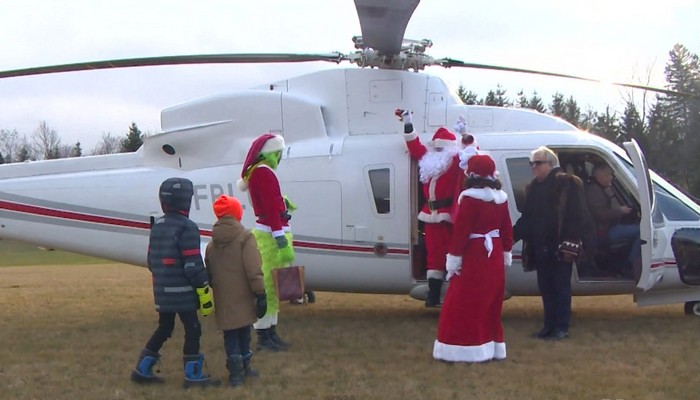 Santa arrives in style to surprise Grimsby residents