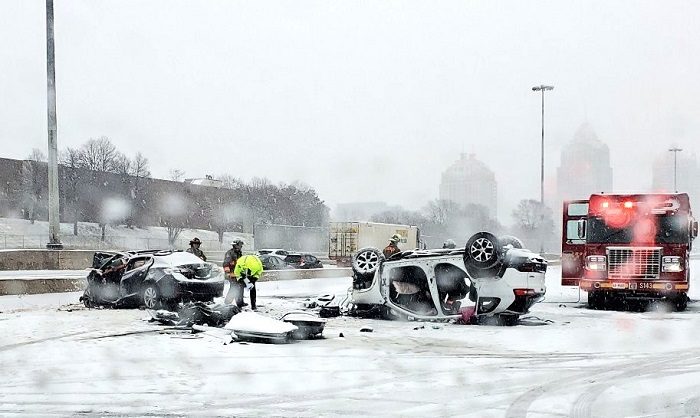 Both drivers killed in head-on collision on Hwy. 401 in Toronto