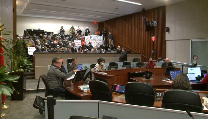 Hamilton budget meeting ends abruptly after protesters fill gallery