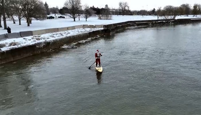 Fort Erie Surfing Santa returns in support of homeless population