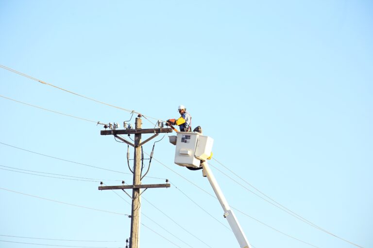 Thousands of customers remain without power in Ontario following windstorm