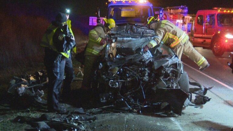 Man dead after crashing into transport truck on Highway 401: OPP