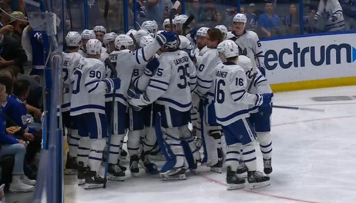 Maple Leafs win 1st playoff series in 19 years with OT victory