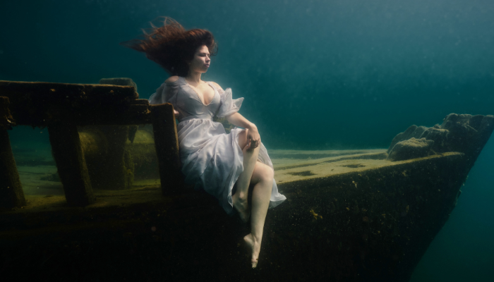 Hamilton photographer sets Guinness World Record with underwater photo shoot