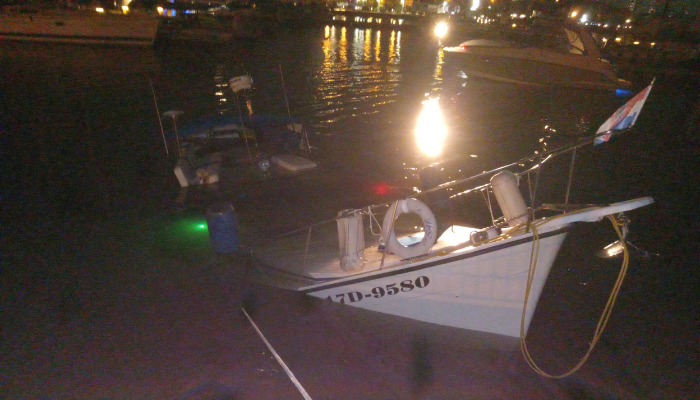 boat sinks Hamilton Harbour