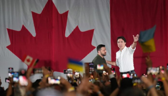 Zelenskyy, Trudeau greet cheering crowd of supporters in Toronto