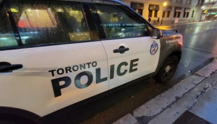 One man injured after stabbing at Toronto apartment building