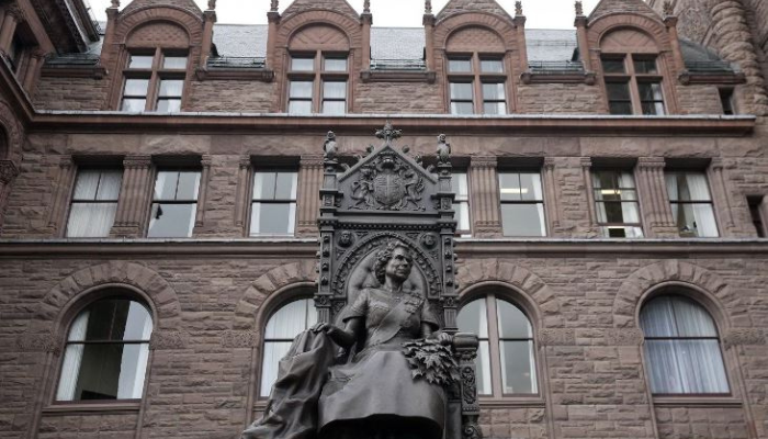 queen elizabeth statue toronto