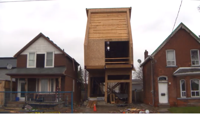 Leaning home sparks concerns of a collapse in Hamilton’s north end