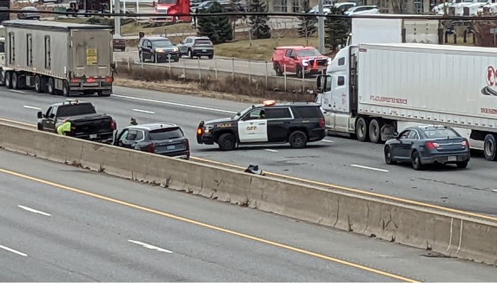 Crash snarled traffic, temporarily closed Niagara-bound QEW in Hamilton