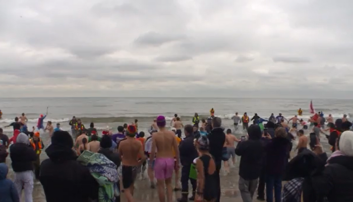 Hundreds take the plunge in Oakville for 39th annual Courage Polar Bear Dip