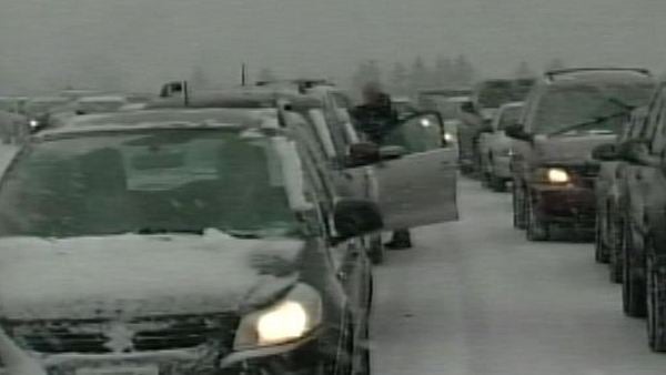 Cars stuck in traffic jam on 406, St Catharines, December 13, 2013