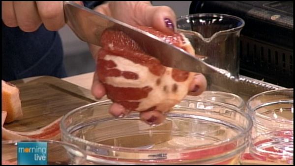 Emily Richards slices a Florida Grapefruit; Morning Live, February 24, 2014