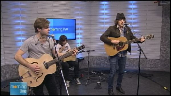 The Zilis perform on Morning Live, March 28, 2014